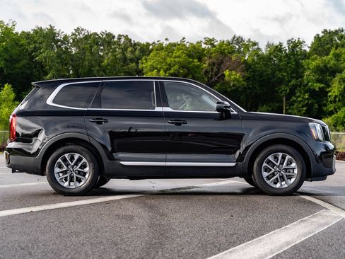 Used 2023 Kia Telluride LX AWD/4WD image 7