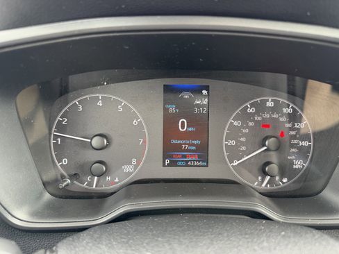 Used 2023 Toyota Corolla Cross LE w/ Moonroof Package image 16