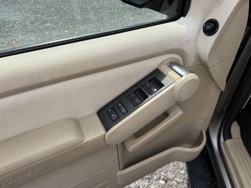 Used 2007 Ford Explorer Sport Trac Limited AWD/4WD image 13