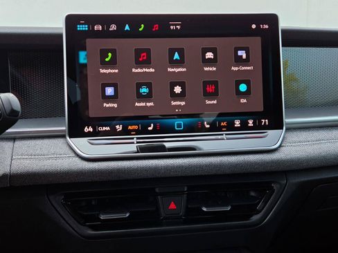 Certified 2025 Volkswagen Tiguan S FWD image 31