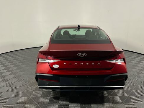 Used 2024 Hyundai Elantra SEL FWD image 4
