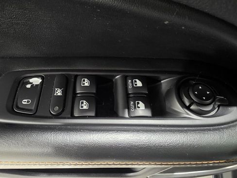 Used 2019 Jeep Compass Altitude w/ Cold Weather Group image 17