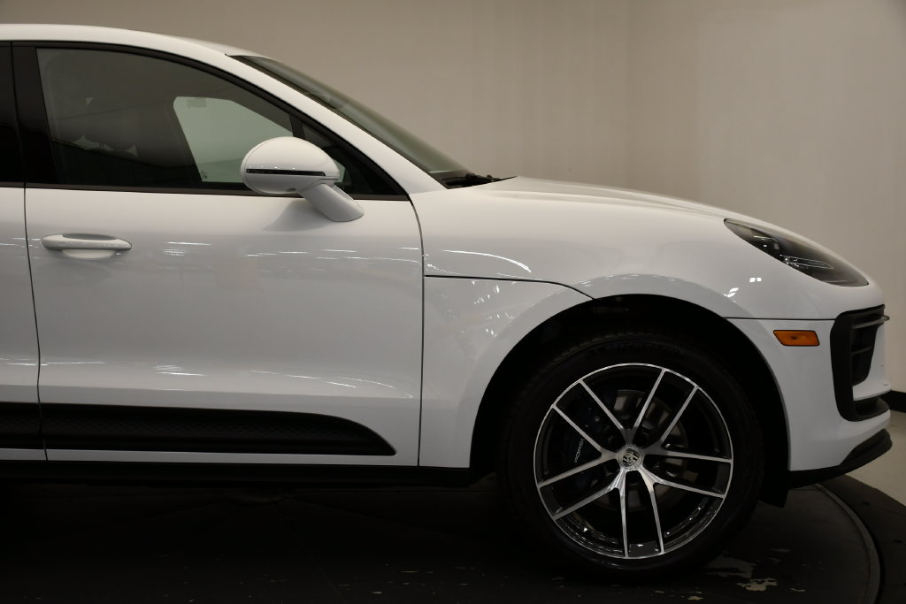 Certified 2026 Porsche Macan Turbo AWD/4WD image 15