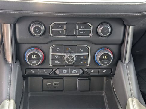 Used 2024 Chevrolet Suburban Z71 w/ Luxury Package AWD/4WD image 22