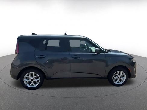 Used 2025 Kia Soul LX w/ LX Technology Package FWD image 16