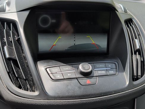 Used 2017 Ford Escape SE w/ Equipment Group 201A FWD image 18