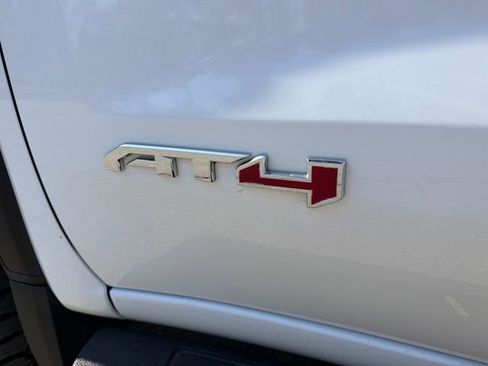 Used 2021 GMC Sierra 1500 AT4 w/ AT4 Premium Package image 9
