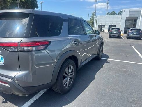 Used 2022 Nissan Pathfinder S FWD image 9