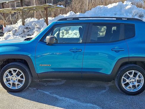 Certified 2022 Jeep Renegade Latitude w/ Convenience Group image 5