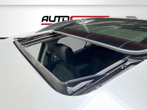 Used 2022 GMC Acadia SLT w/ Technology Package image 23