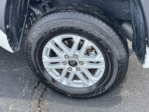 Used 2022 Toyota Tundra SR5 w/ SR5 Convenience Package image 9