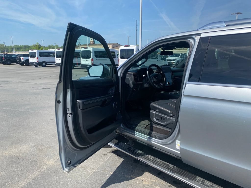 Used 2023 Ford Expedition Max Platinum AWD/4WD image 9