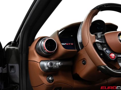 Used 2022 Ferrari 812 GTS image 30