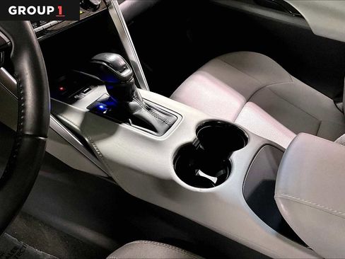 Certified 2021 Toyota Venza LE image 16