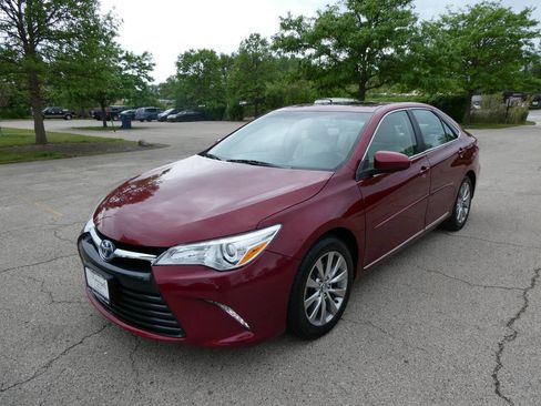 Used 2017 Toyota Camry XLE w/ Moonroof Package FWD image 1