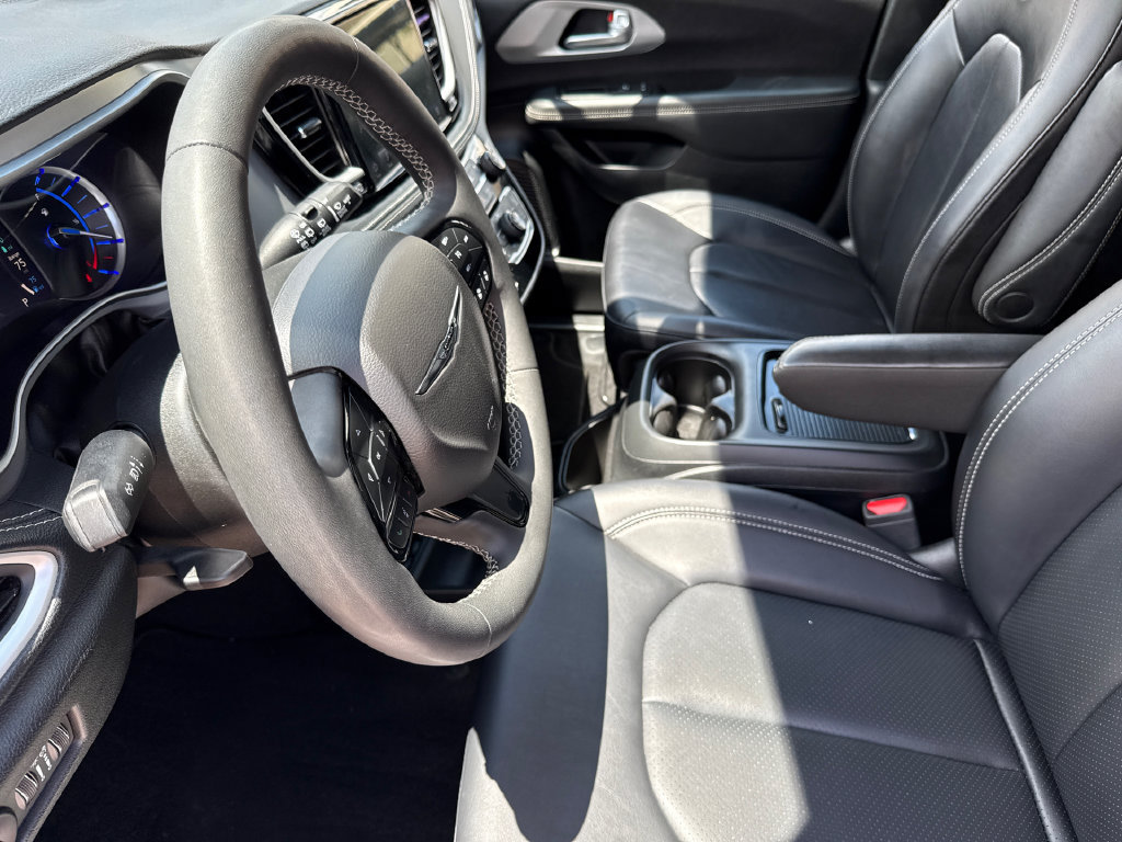 Used 2024 Chrysler Pacifica Limited FWD image 20