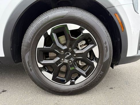 Certified 2025 Kia Sorento S FWD image 9