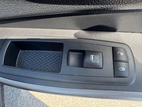 Used 2021 Jeep Cherokee Latitude Plus AWD/4WD image 30