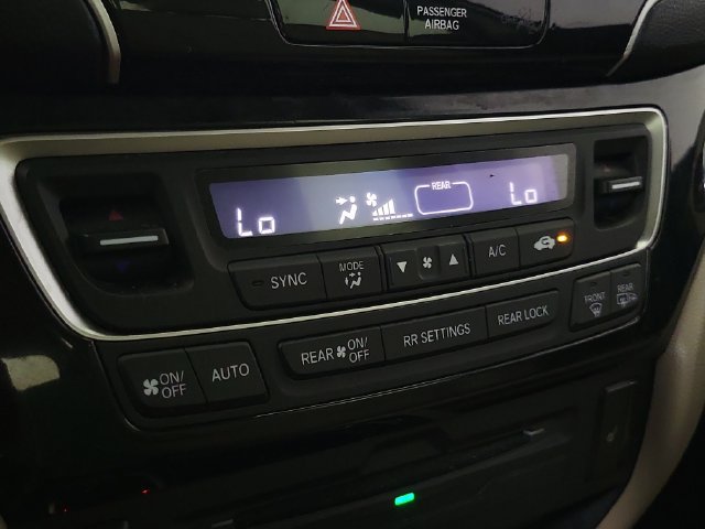 Used 2019 Honda Pilot Touring image 32