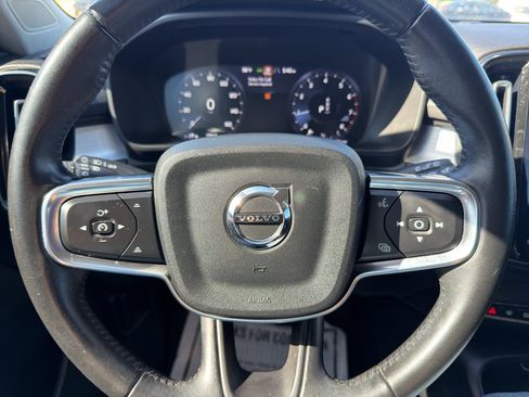 Used 2021 Volvo XC40 T5 Momentum AWD/4WD image 16
