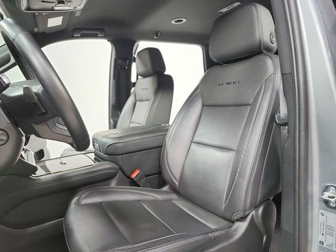 Used 2025 GMC Yukon Denali RWD image 19
