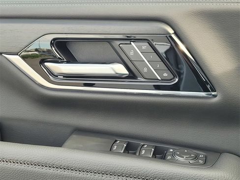 New 2026 GMC Yukon XL Denali w/ Denali Reserve Package image 28