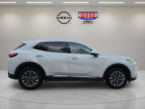 Used 2024 Buick Envision Preferred AWD/4WD image 2