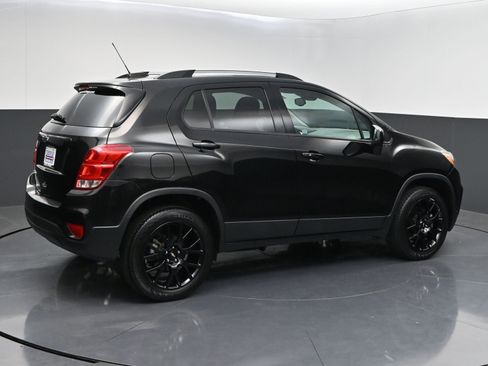 Used 2022 Chevrolet Trax LT w/ Midnight Edition AWD/4WD image 7