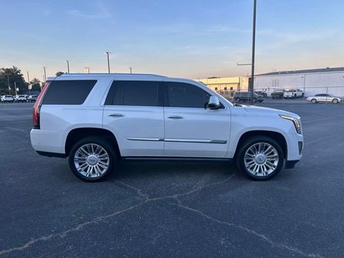 Used 2020 Cadillac Escalade Platinum AWD/4WD image 5