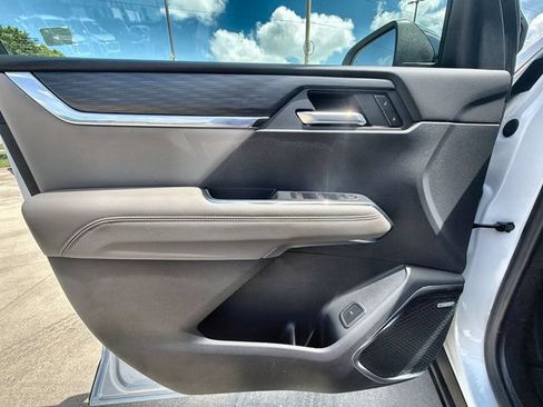 Certified 2026 GMC Acadia Elevation w/ Elevation Premium Package FWD image 21