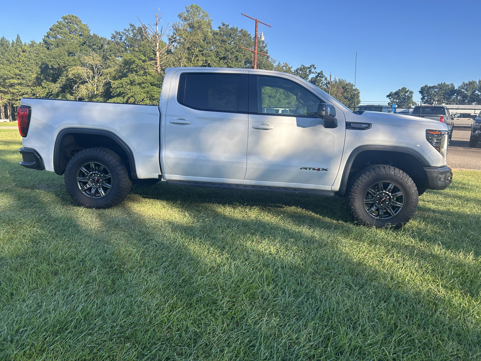 Used 2024 GMC Sierra 1500 AT4X AWD/4WD image 10