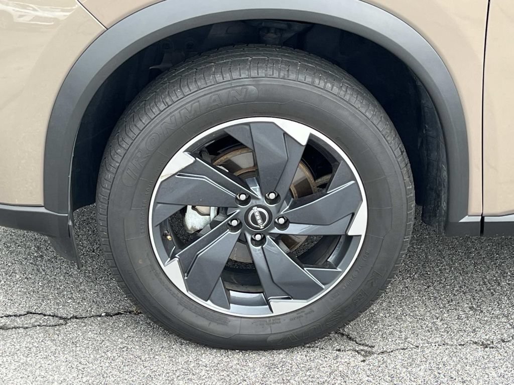 Used 2025 Nissan Rogue SV AWD/4WD image 11