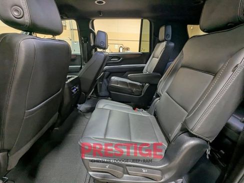 Used 2025 GMC Yukon XL Denali image 32