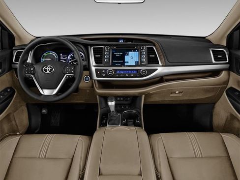 Used 2019 Toyota Highlander XLE AWD/4WD image 3