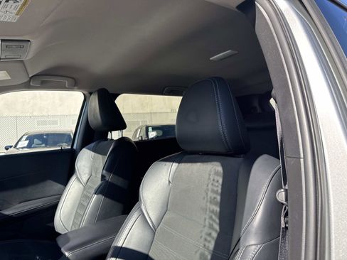 Used 2024 Mitsubishi Outlander FWD image 13