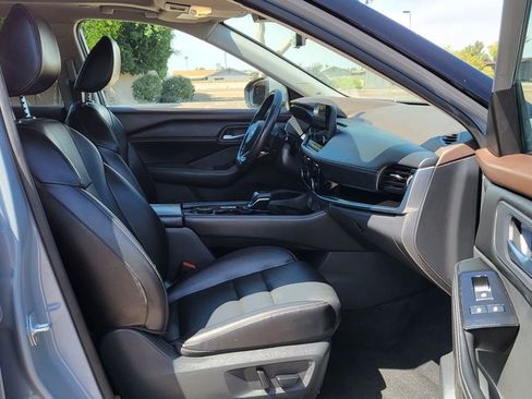 Used 2022 Nissan Rogue SL w/ SL Premium Package image 18