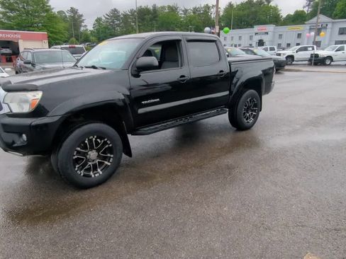 Used 2015 Toyota Tacoma 4x4 Double Cab w/ SR5 Package image 4