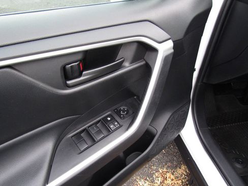 Used 2021 Toyota RAV4 LE image 23