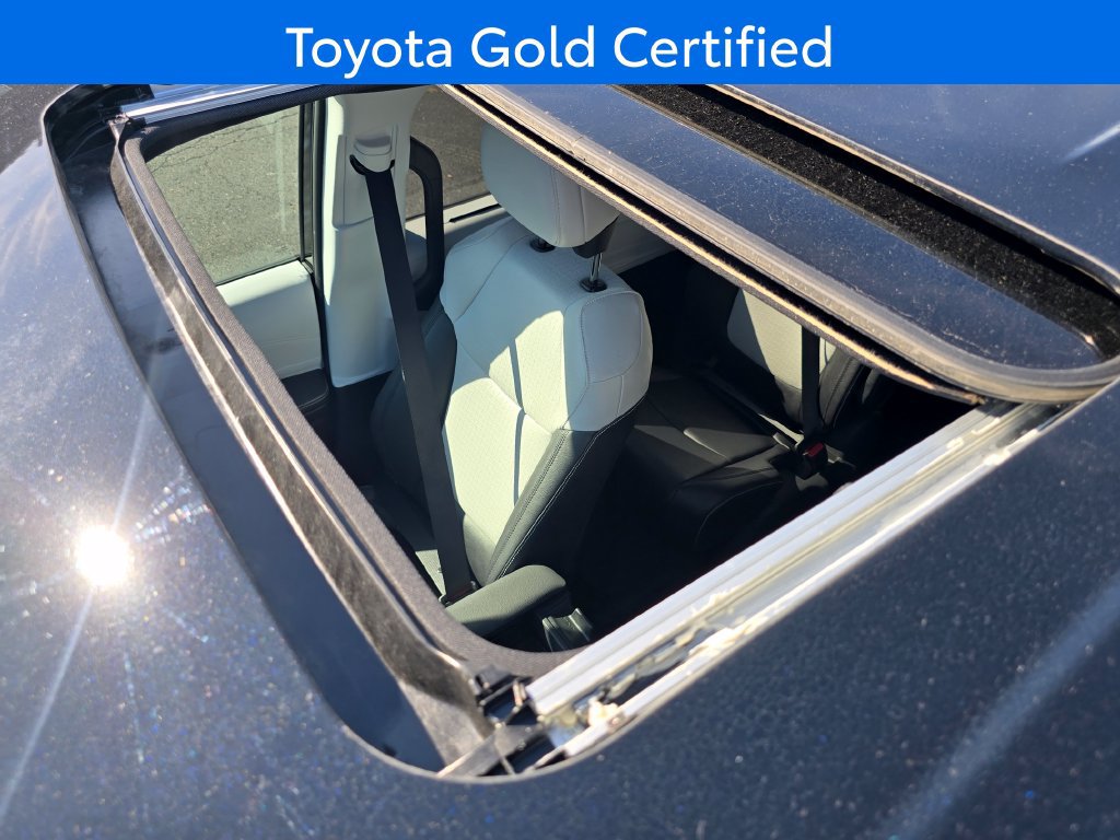 Used 2025 Toyota Sienna XSE AWD/4WD image 2