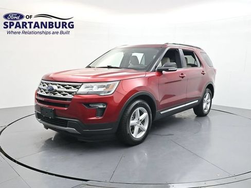 Used 2018 Ford Explorer XLT w/ Equipment Group 202A FWD image 3