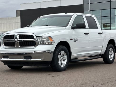 Used 2022 RAM 1500 Classic SLT image 8