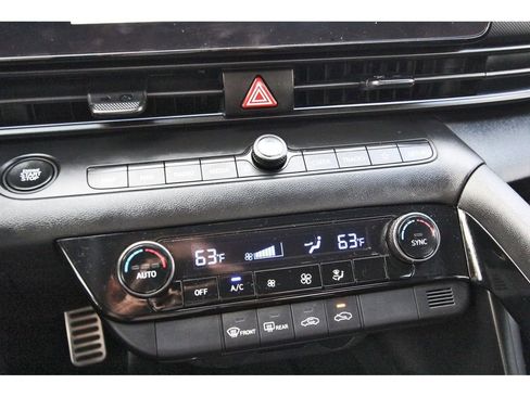 Used 2025 Hyundai Elantra SEL FWD image 28