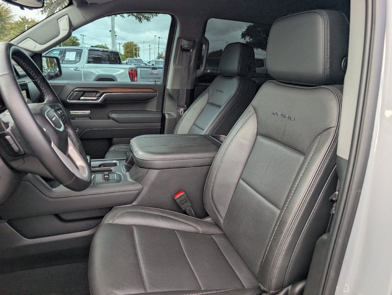 Used 2025 GMC Sierra 1500 Denali w/ Technology Package RWD image 26