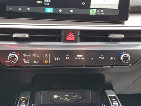 Certified 2025 Kia Sorento SX image 17