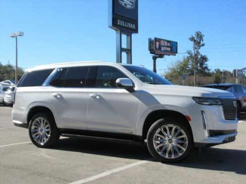 Used 2023 Cadillac Escalade Premium Luxury image 2