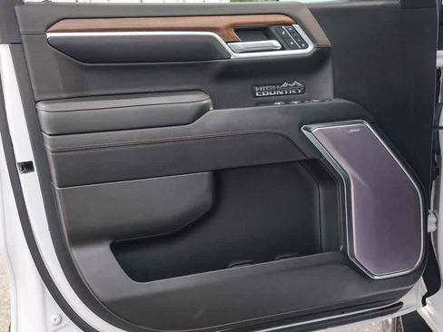 Used 2022 Chevrolet Silverado 1500 High Country w/ Technology Package image 19