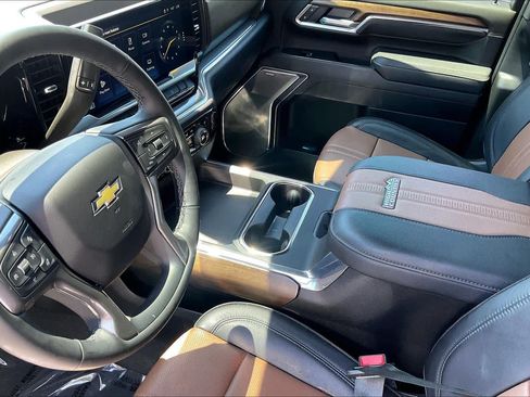Used 2025 Chevrolet Silverado 2500 High Country w/ High Country Premium Package AWD/4WD image 17