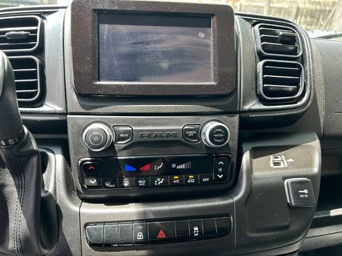 Used 2025 RAM ProMaster 2500 w/ Convenience Group FWD image 18