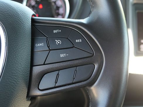 Used 2022 Dodge Challenger SXT RWD image 15