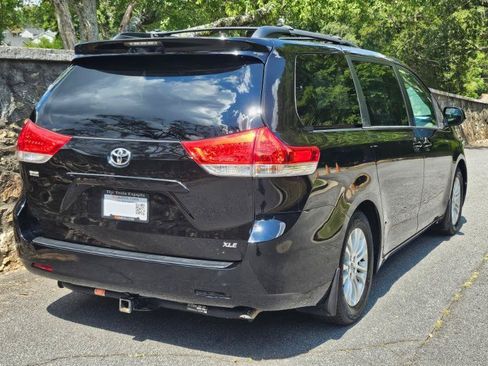 Used 2014 Toyota Sienna XLE FWD image 10